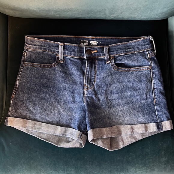 Old Navy Pants - NWOT Old Navy semi-fitted denim shorts - size 4